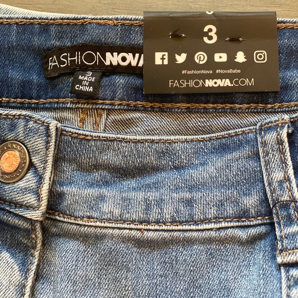 NWT Fashion Nova Stretch Flare Bottom Jeans - Picture 11 of 11